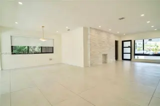 Propiedad en alquiler con 4 habitaciones y 3 baños en Surfside