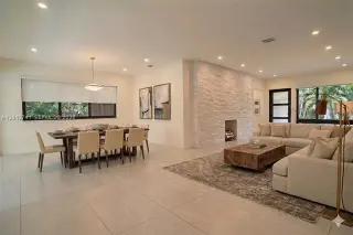 Propiedad en alquiler con 4 habitaciones y 3 baños en Surfside