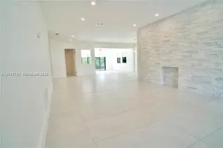 Propiedad en alquiler con 4 habitaciones y 3 baños en Surfside