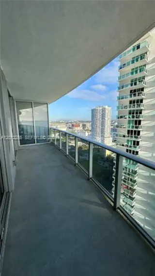 Propiedad en alquiler con 1 dormitorio y 2 baños en Miami