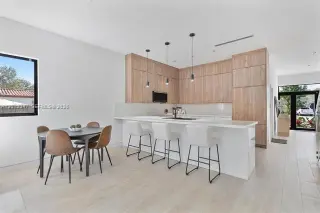 Propiedad en alquiler con 4 habitaciones y 3.5 baños en Miami