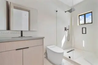 Propiedad en alquiler con 4 habitaciones y 3.5 baños en Miami