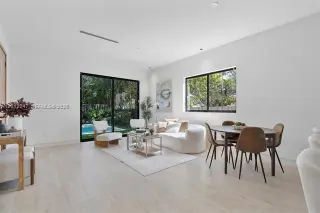 Propiedad en alquiler con 4 habitaciones y 3.5 baños en Miami