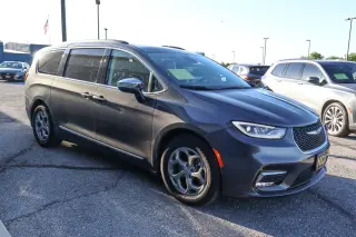 2023 Chrysler Pacifica Limited FWD