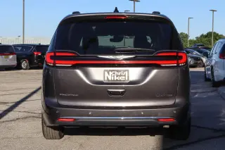 2023 Chrysler Pacifica Limited FWD