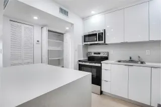 Propiedad en alquiler con 2 habitaciones y 2 baños en Hialeah