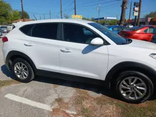 2016 Hyundai Tucson SE