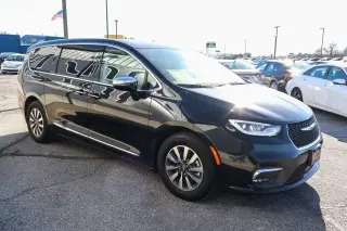 2023 Chrysler Pacifica Hybrid Limited FWD