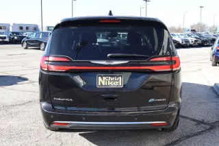 2023 Chrysler Pacifica Hybrid Limited FWD