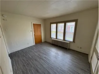 Propiedad en alquiler con 0 habitaciones y 1 baño en South Milwaukee