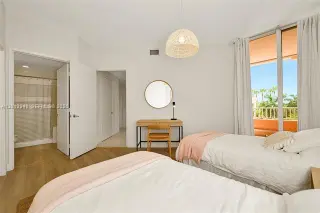 Propiedad en alquiler con 3 habitaciones y 3 baños en Key Biscayne