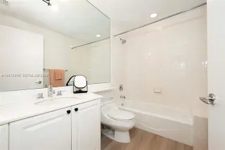 Propiedad en alquiler con 3 habitaciones y 3 baños en Key Biscayne