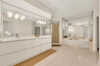 Propiedad en alquiler con 3 habitaciones y 3 baños en Key Biscayne