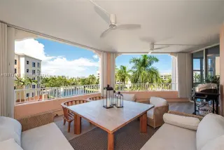 Propiedad en alquiler con 3 habitaciones y 3 baños en Key Biscayne