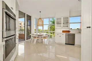 Propiedad en alquiler con 3 habitaciones y 3 baños en Key Biscayne