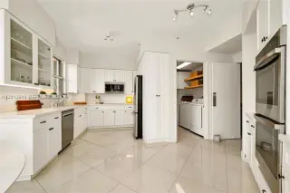 Propiedad en alquiler con 3 habitaciones y 3 baños en Key Biscayne