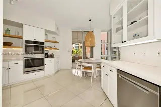 Propiedad en alquiler con 3 habitaciones y 3 baños en Key Biscayne