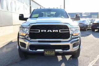2023 RAM 4500 Chassis Cab SLT 4x4 Crew Cab 84 CA 197.4 WB