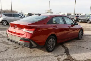 2024 Hyundai Elantra SEL IVT