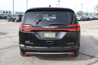 2024 Chrysler Pacifica Limited FWD