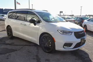 2025 Chrysler Pacifica Limited FWD