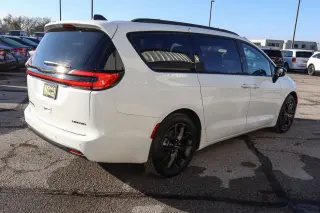 2025 Chrysler Pacifica Limited FWD