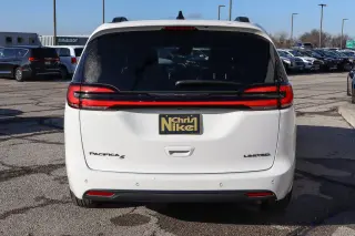 2025 Chrysler Pacifica Limited FWD