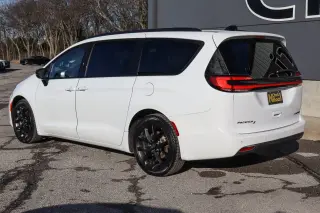 2025 Chrysler Pacifica Limited FWD