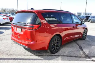 2025 Chrysler Pacifica Limited FWD