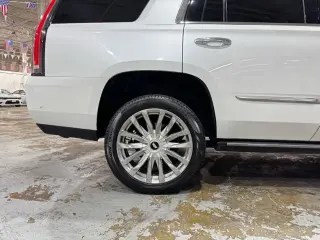 2017 CADILLAC Escalade Platinum
