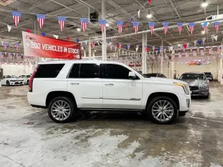 2017 CADILLAC Escalade Platinum