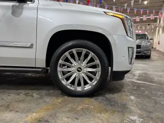 2017 CADILLAC Escalade Platinum