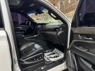 2017 CADILLAC Escalade Platinum