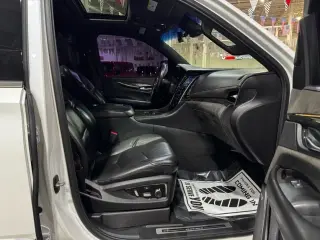 2017 CADILLAC Escalade Platinum