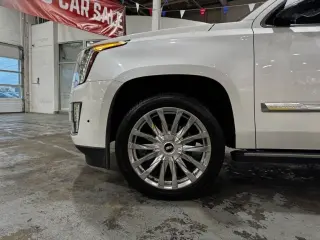 2017 CADILLAC Escalade Platinum