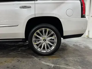 2017 CADILLAC Escalade Platinum
