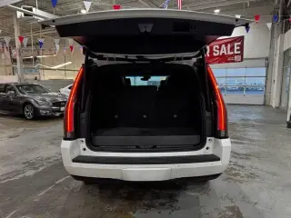 2017 CADILLAC Escalade Platinum