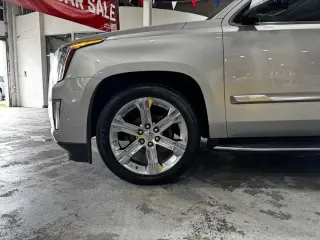 2019 CADILLAC Escalade ESV Luxury