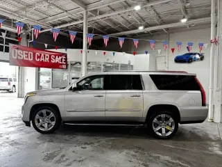 2019 CADILLAC Escalade ESV Luxury