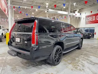 2018 CADILLAC Escalade ESV Luxury