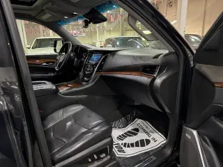 2018 CADILLAC Escalade ESV Luxury