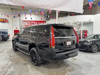 2018 CADILLAC Escalade ESV Luxury