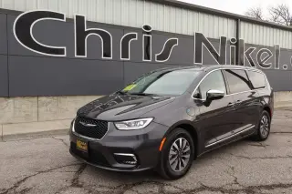 2023 Chrysler Pacifica Hybrid Limited FWD