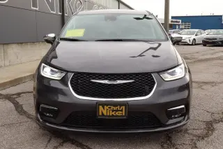2023 Chrysler Pacifica Hybrid Limited FWD