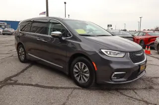 2023 Chrysler Pacifica Hybrid Limited FWD