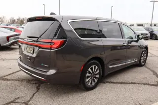 2023 Chrysler Pacifica Hybrid Limited FWD