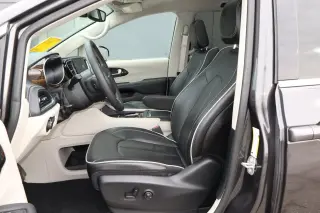 2023 Chrysler Pacifica Hybrid Limited FWD