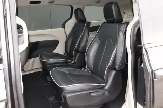 2023 Chrysler Pacifica Hybrid Limited FWD