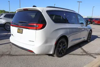 2025 Chrysler Pacifica Limited FWD