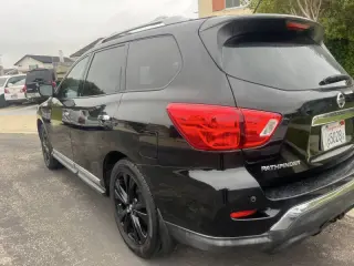 2017 Nissan Pathfinder Platinum
